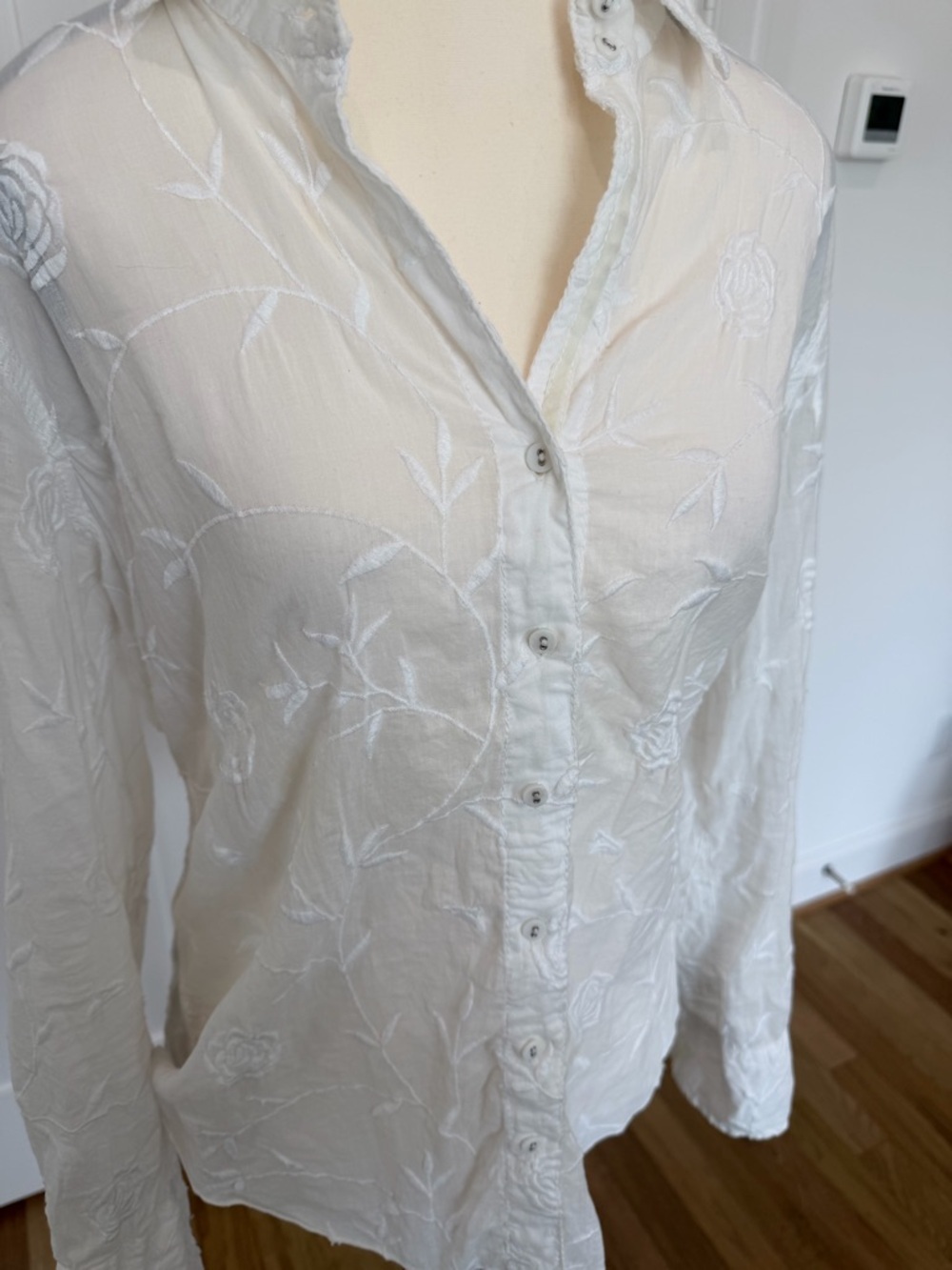 🤍 Cino White Floral Embroidered Button-Down Blouse XS 🤍 - Picture 4 of 13